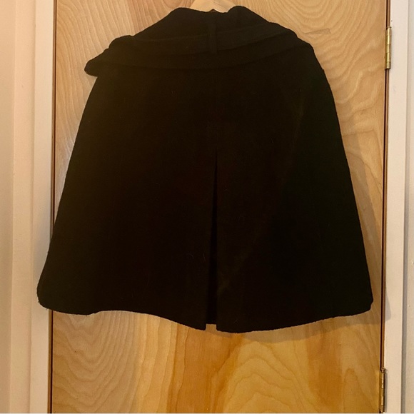 Unique Luii Black Wool Zippered Cape with Buckle Details and Pockets, Size Small - Picture 4 of 5